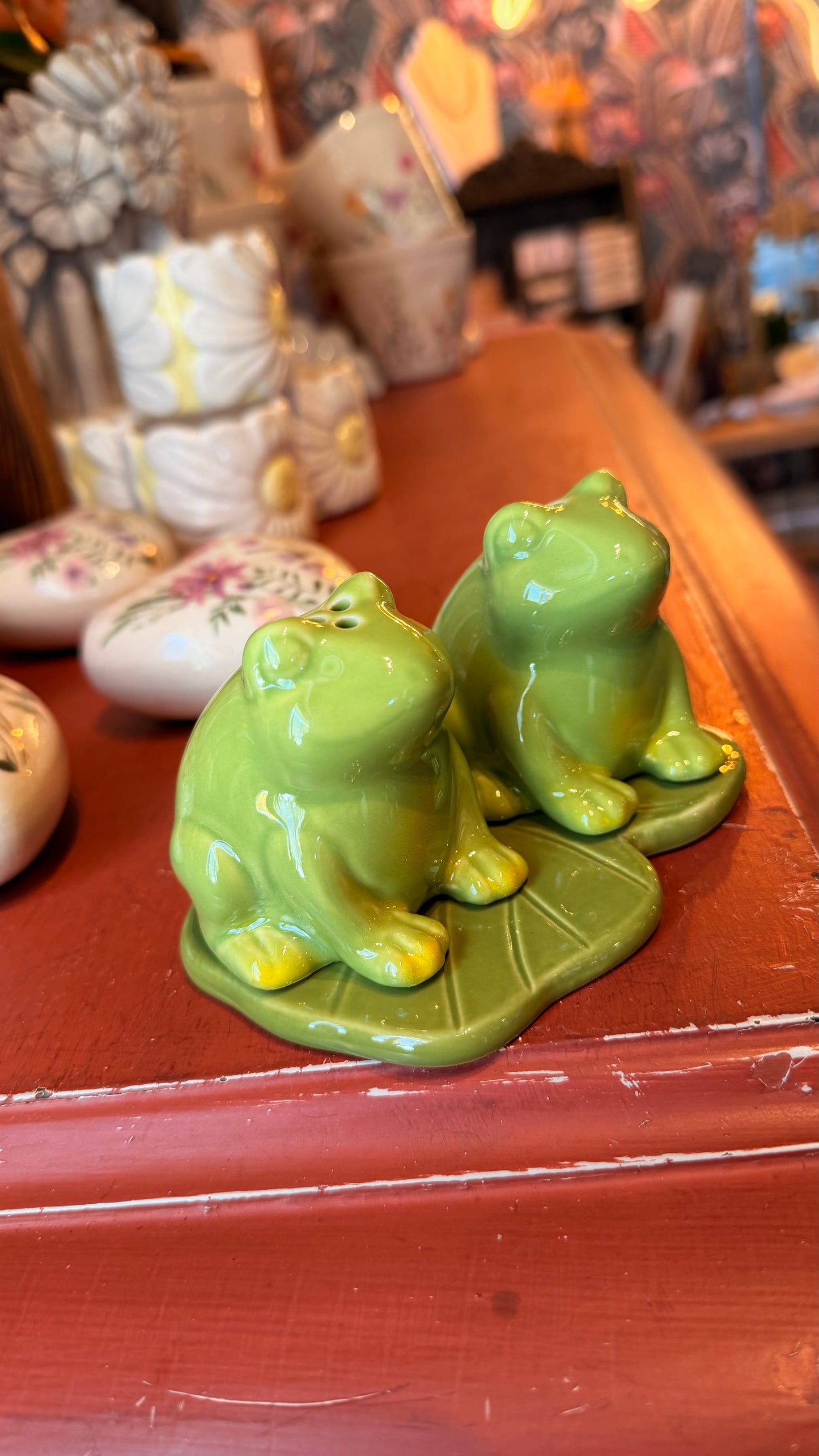 Frog Lily Pad - Salt & Pepper Shakers