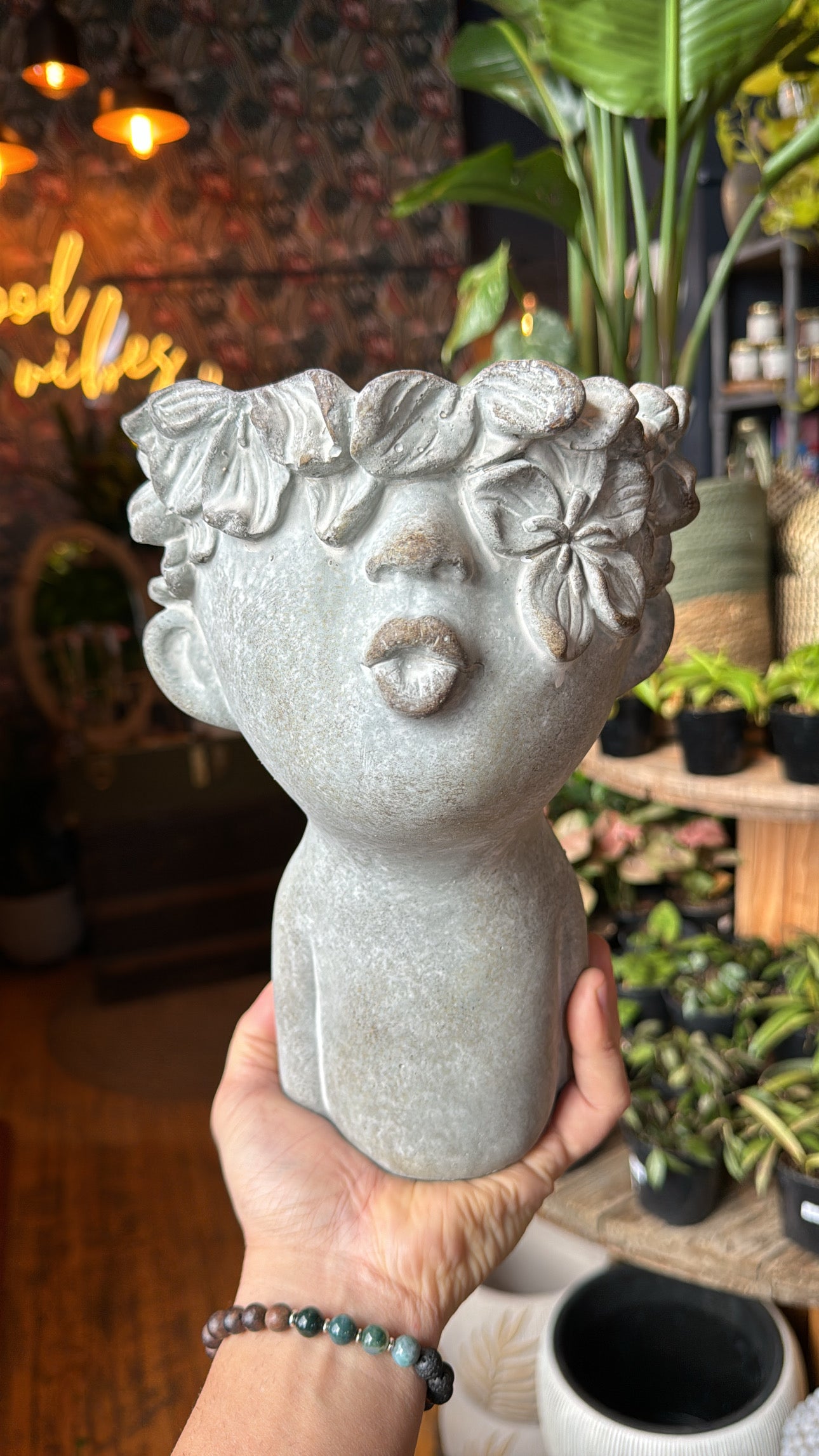 Large Kissy Face Planter