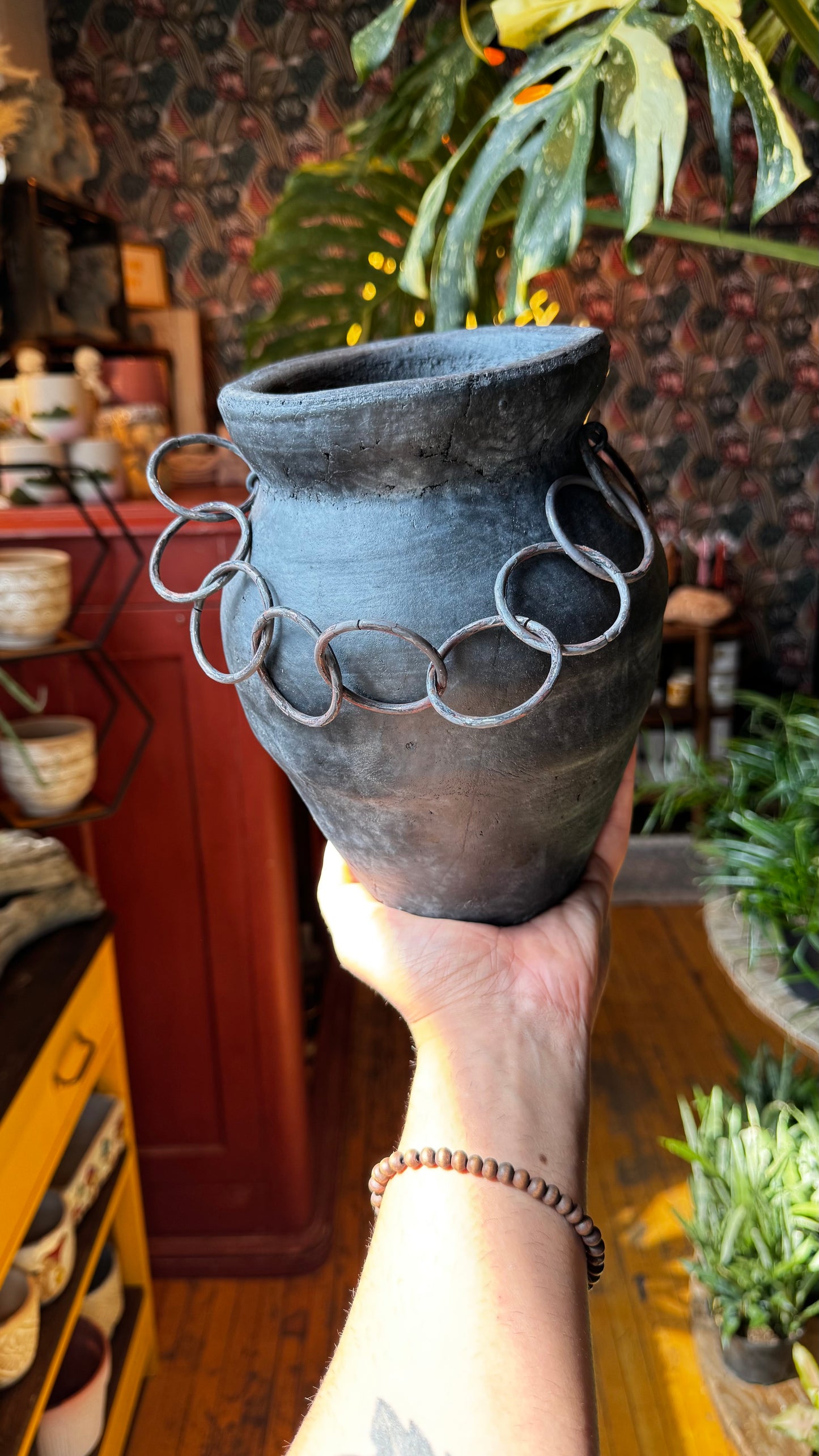 Black Chainlink Vase