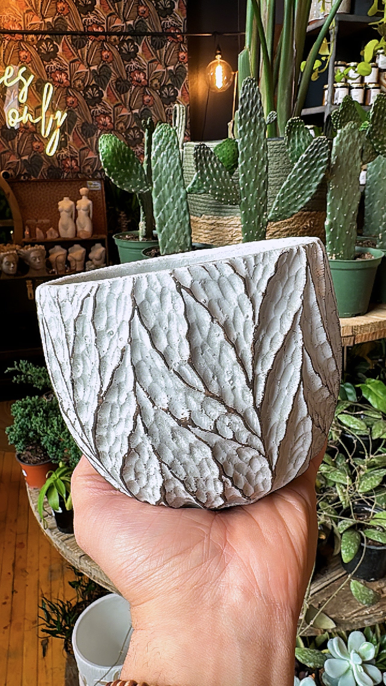 4.5” Etched Leaf White Planter